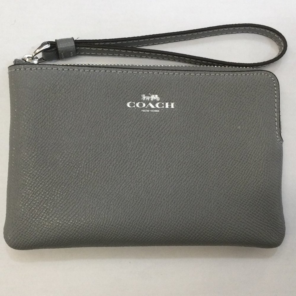 Coach NWT Authentic Woman's Corner Zip Wristlet Granite in Crossgrain Leather